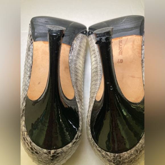 Manolo Blahnik GUC Size 40 Silver and Black Snakeskin Heels Pumps - Picture 7 of 10